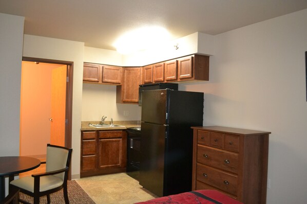Traditional Studio | Private kitchen | Full-sized fridge, microwave