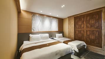 Luxury Suite (Room Price for 2 Guests. Extra Person Fee KRW10,000 Charged at the Property) | 1 間睡房、高級寢具、迷你吧、房內夾萬