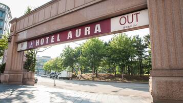 A hotel entrance with a sign reading "HOTEL AURA OUT".