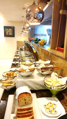 Daily buffet breakfast (INR 700 per person)