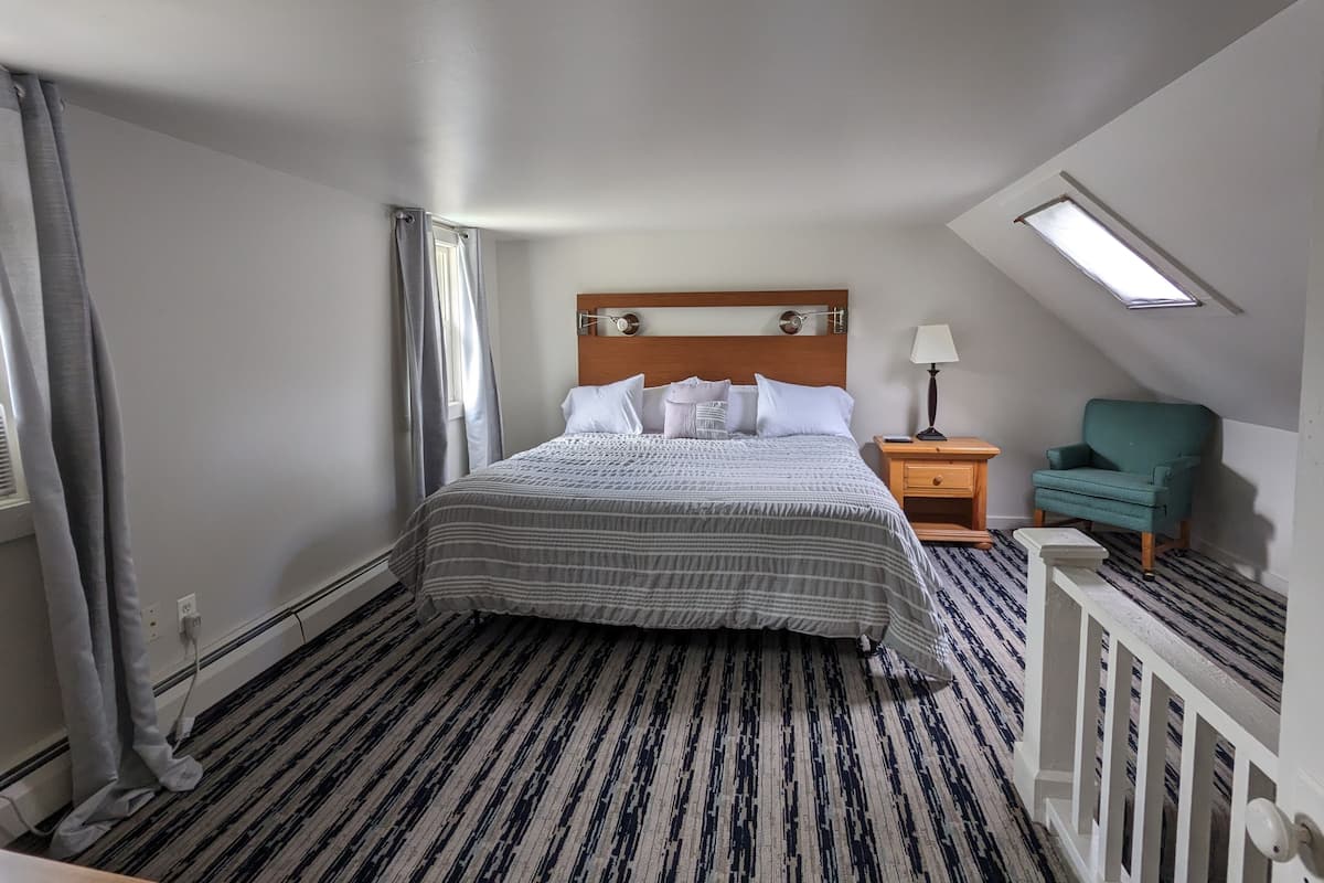 Condo (2 kings, 1 twin, 1 queen pullout, and 1 cot) | 1 bedroom, bed sheets