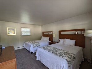 Room | Bed sheets - Perry's Motel and Cottages (Intervale)