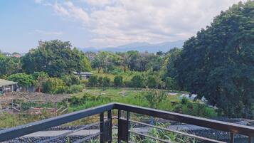 Neljän hengen perhehuone, 2 parisänkyä, vuoristonäköala | Näkymä huoneesta