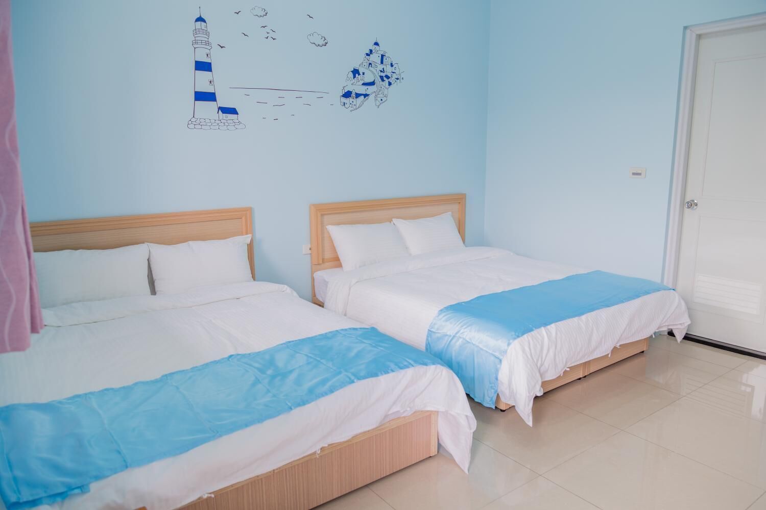 Rollaway beds, free WiFi, bed sheets