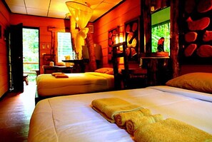 Escritorio, sistema de insonorización, wifi gratis