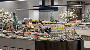 Free daily buffet breakfast