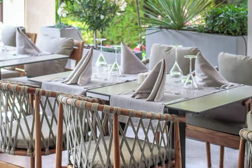 5 restaurantes; se sirven cenas y cocina asiática