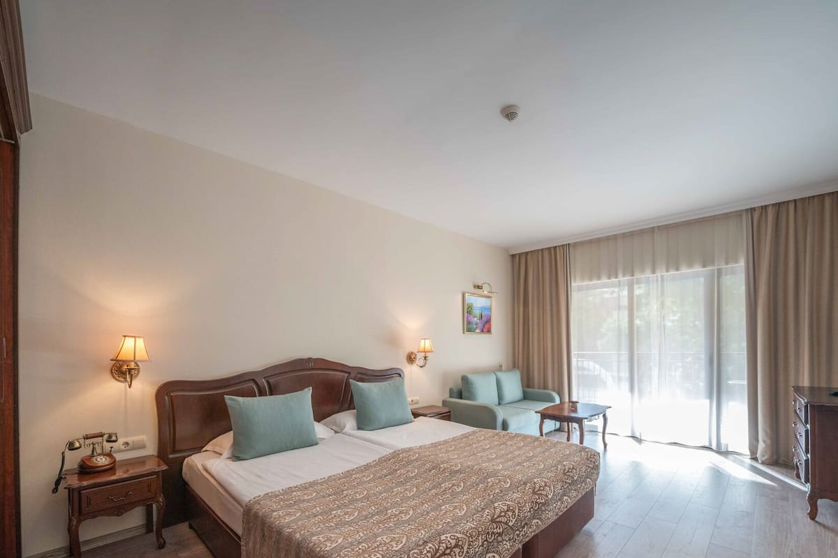 free minibar, in-room safe, free cots/infant beds, free wifi