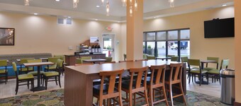 Holiday Inn Express & Suites Dearborn SW - Detroit Area by IHG