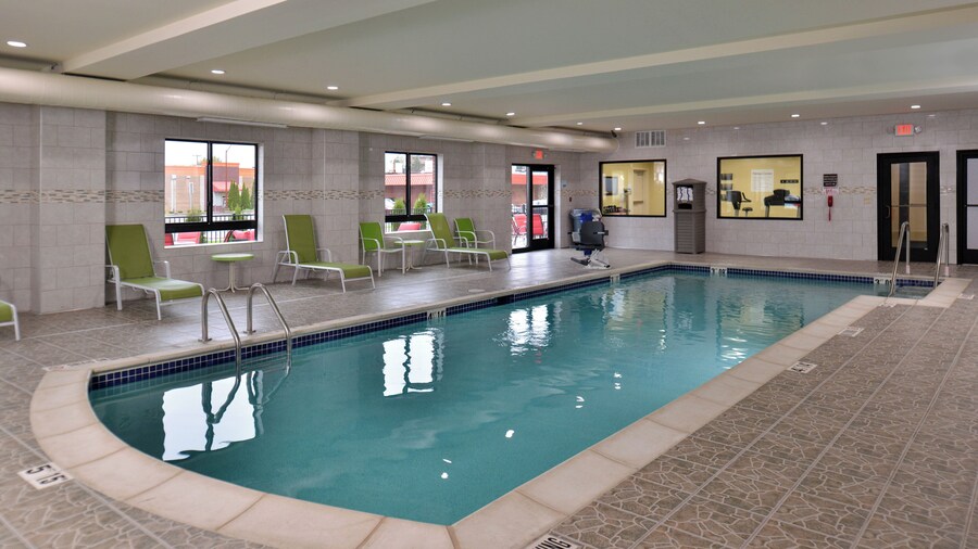 Holiday Inn Express & Suites Dearborn SW - Detroit Area by IHG