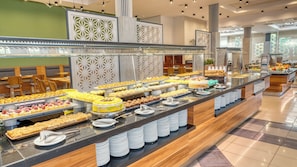 5 restaurants, breakfast, lunch, dinner served; international cuisine  - DIT Evrika Beach Club Hotel (Sunny Beach)