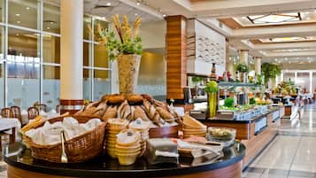 Free daily buffet breakfast
