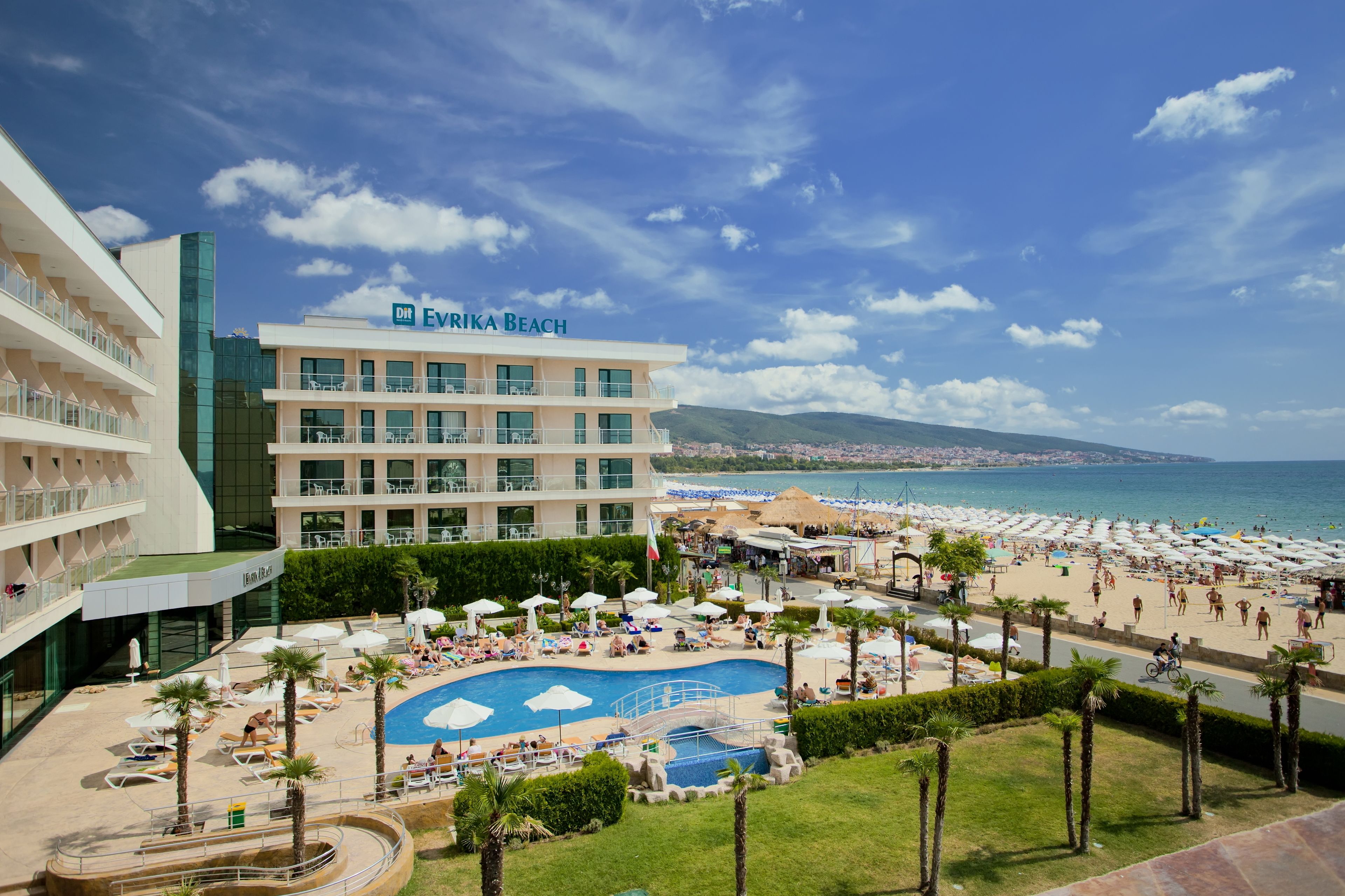 2 outdoor pools