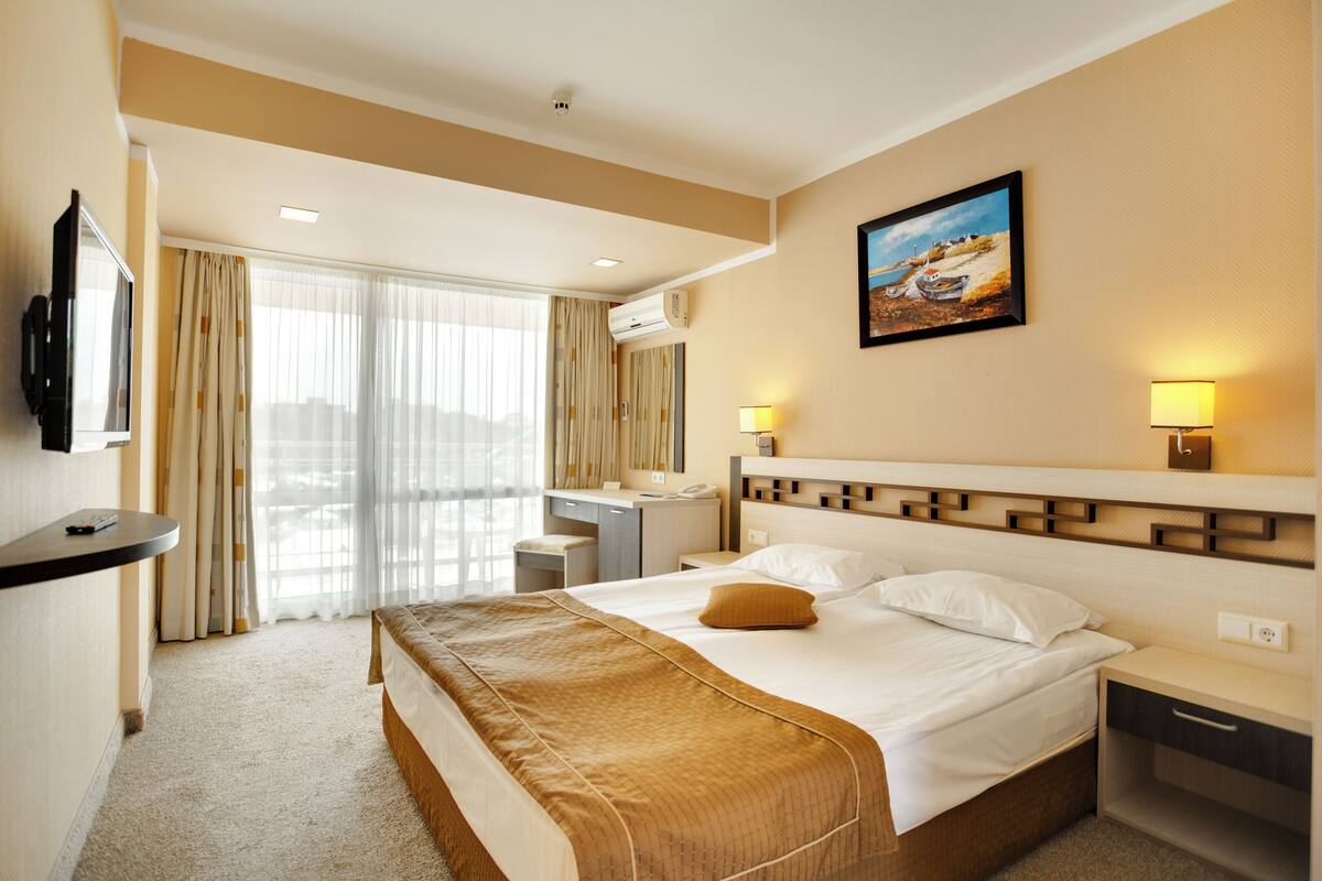 1 chambre, minibar, coffres-forts dans les chambres, bureau