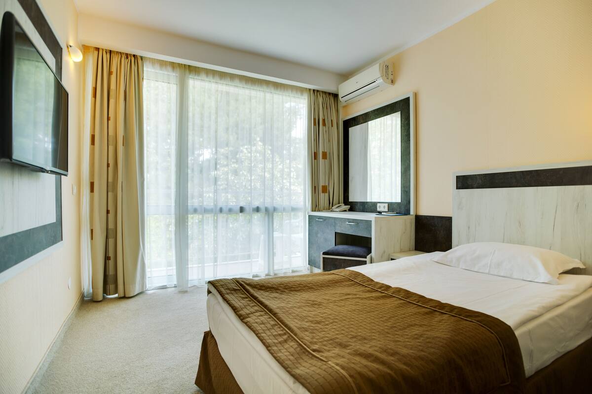 Standard Single Room | 1 bedroom, minibar, in-room safe, desk