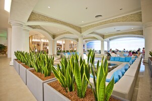 4 bares, bar junto a la piscina, bar en la playa