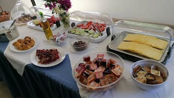 Daily buffet breakfast (EUR 9 per person)