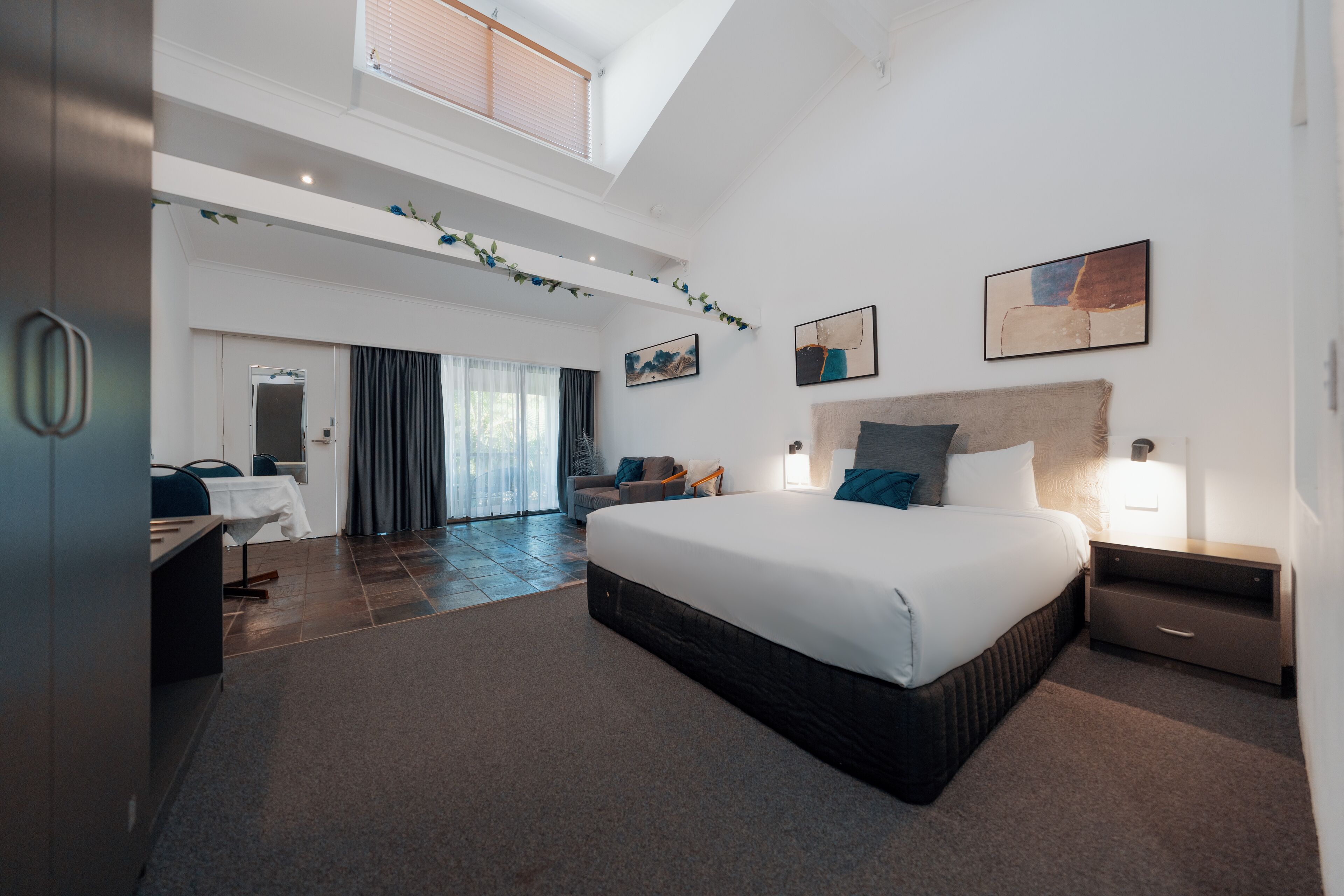 Superior tweepersoonskamer | Luxe beddengoed, pillowtop-bedden, een bureau, een laptopwerkplek