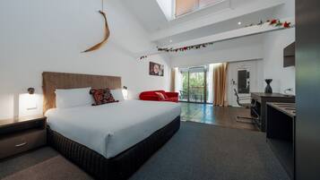 Spa Suite Room | Premium bedding, pillow-top beds, desk, laptop workspace