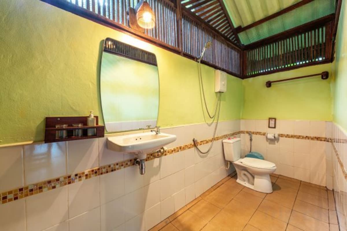 Bathroom | Shower, towels, soap, shampoo