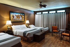 Family Triple Room | Peralatan tempat tidur premium, langsir/tirai gelap terus, cadar katil