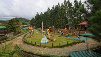 Children’s play area – outdoor