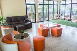 Lobby sitting area - Yamjan Place (Surat Thani)