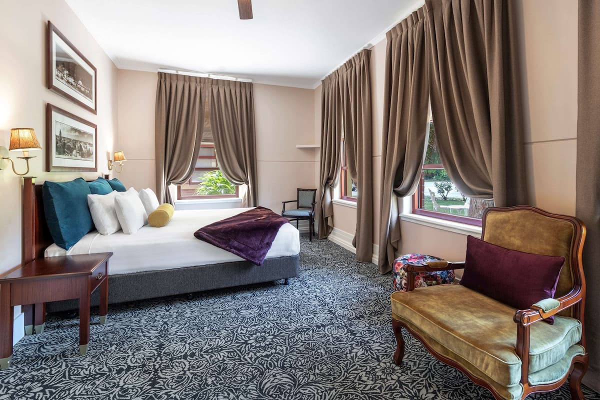 1 bedroom, minibar, desk, blackout drapes