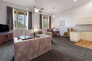 1 chambre, minibar, bureau, rideaux occultants