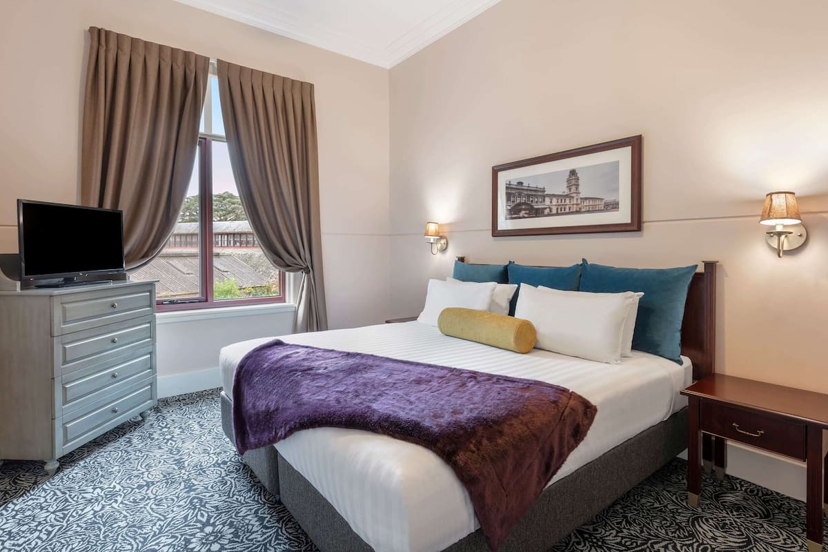 1 bedroom, minibar, desk, blackout drapes