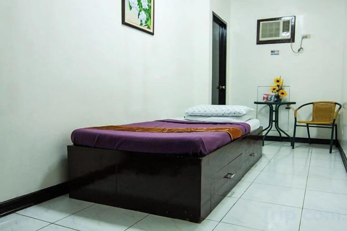 Desk, iron/ironing board (on request), WiFi (free), bed sheets