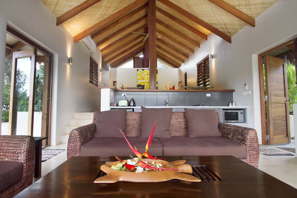 beachview deluxe spa villa | private kitchen | electric kettle