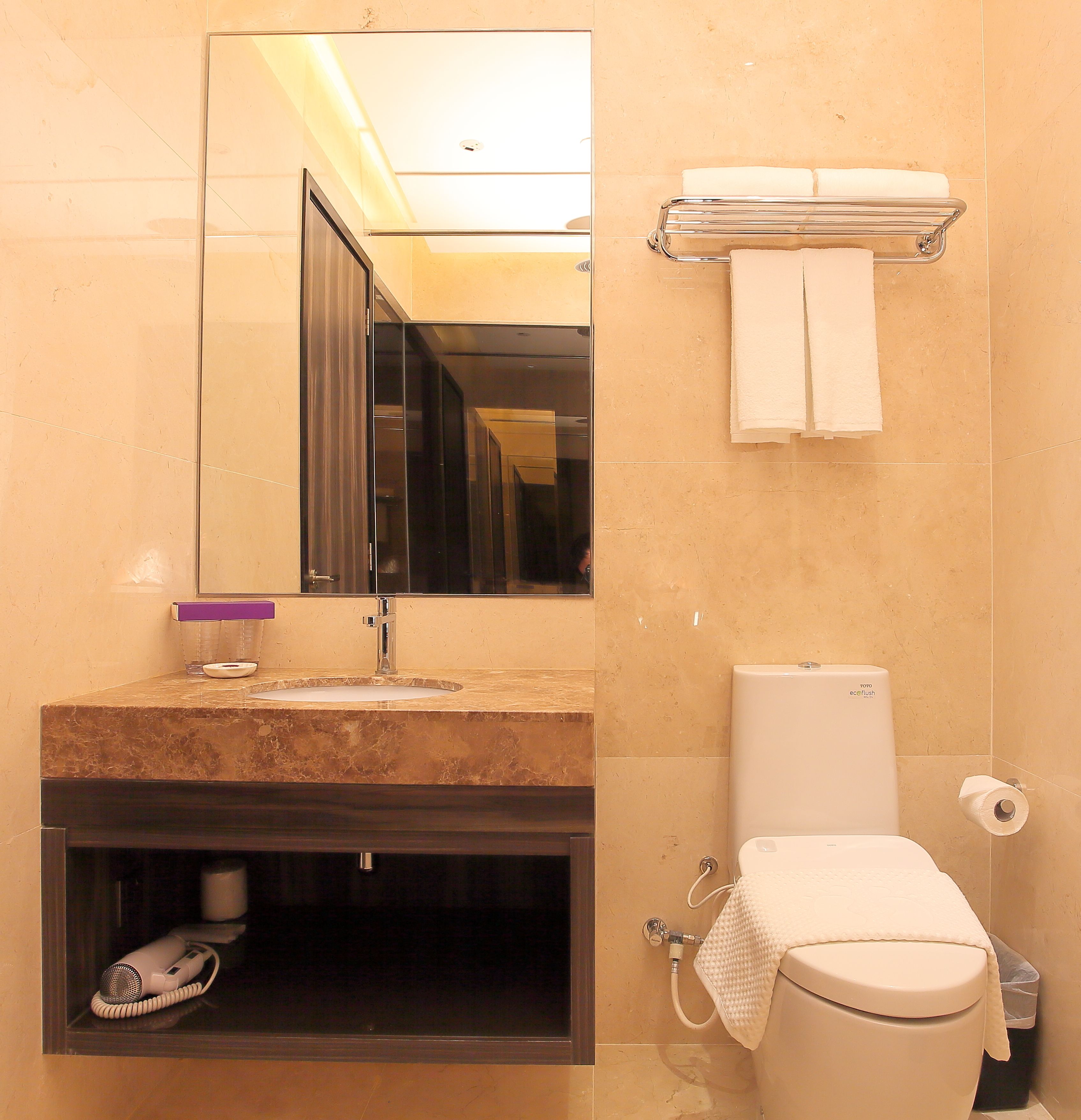 premier room | bathroom | free toiletries, hair dryer, towels