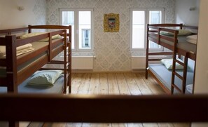 ๊ณต์ฉ ๋๋ฏธํ ๋ฆฌ, ๋จ๋
๊ณต์ฉ ๋๋ฏธํ ๋ฆฌ, ๊ณต์ฉ ์์ค (6 beds) | ๊ฐ์ค ๋ด ๊ธ๊ณ , ๋ฌด๋ฃ ์ ์์ฉ ์นจ๋, ๋ฌด๋ฃ WiFi, ์นจ๋ ์ํธ