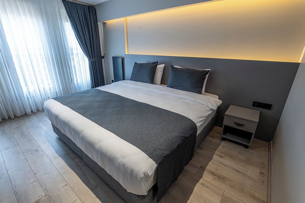 Family Suite | Minibar, in-room safe, desk, laptop workspace