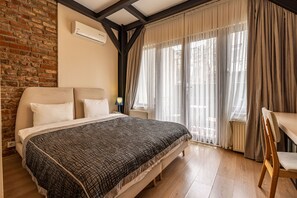 Superior Double or Twin Room | Minibar, in-room safe, desk, laptop workspace - Calanthe Residence (Istanbul)