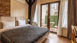 Superior Double or Twin Room | Minibar, in-room safe, desk, laptop workspace - Calanthe Residence (Istanbul)