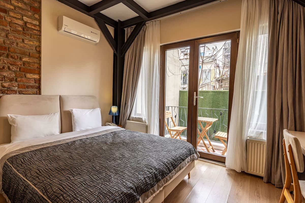 Superior Double or Twin Room | Minibar, in-room safe, desk, laptop workspace