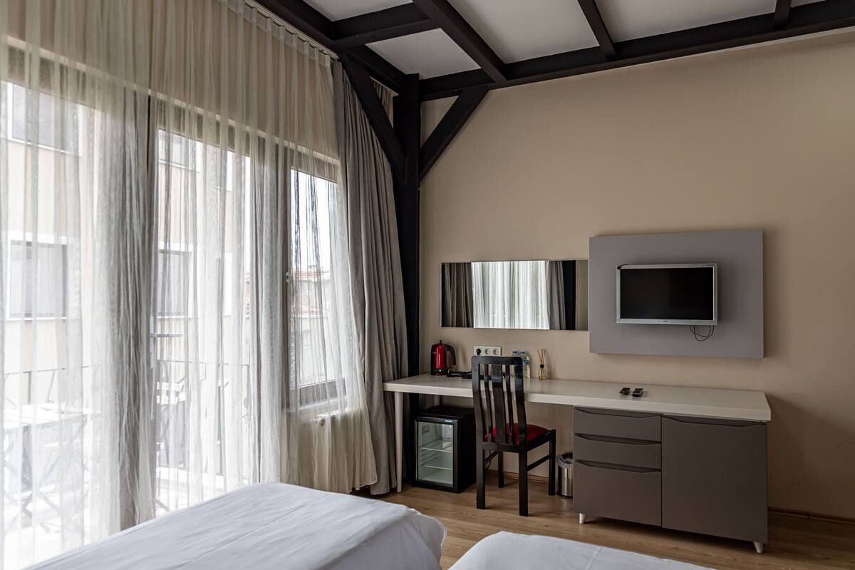 Deluxe Double or Twin Room, Balcony | Minibar, in-room safe, desk, laptop workspace