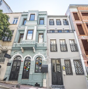 المنشأة من الخارج