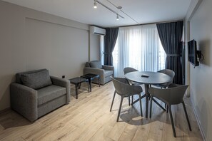 تناول الطعام داخل الغرفة