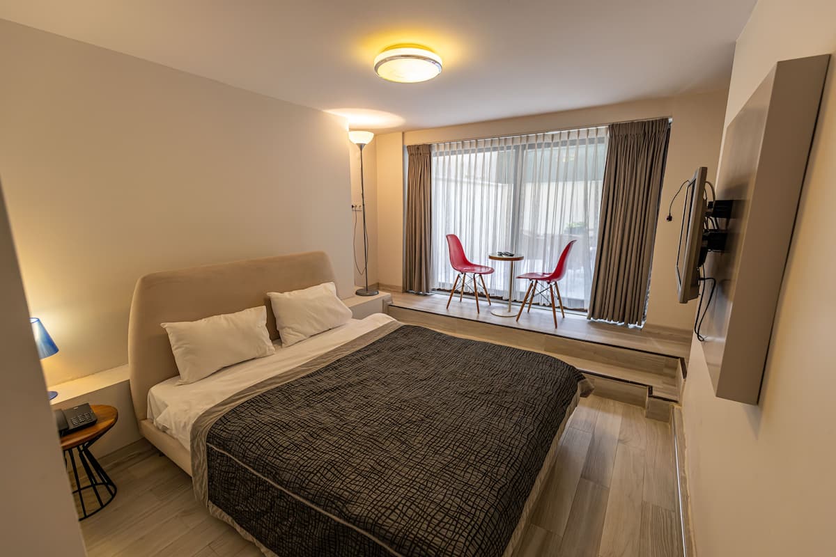 Economy Double Room, Garden View | Minibar, in-room safe, desk, laptop workspace