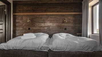 Luxury Suite, Balcony | Individually decorated, individually furnished, iron/ironing board