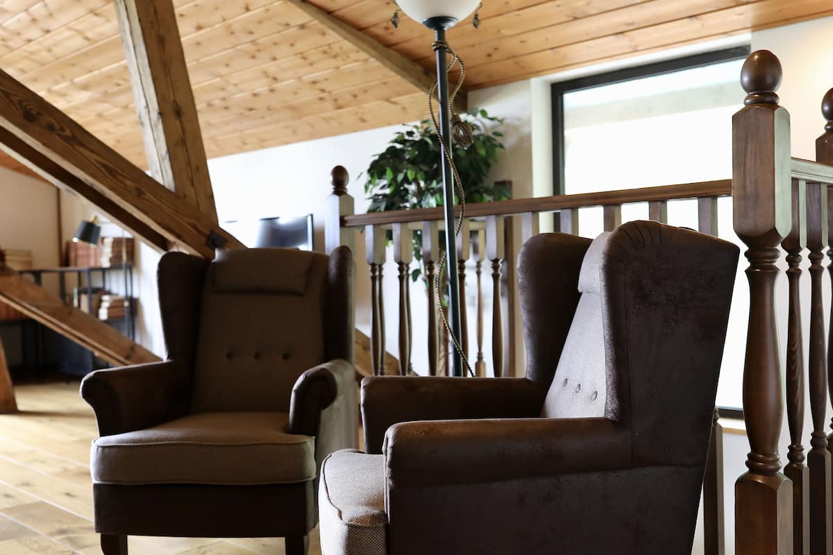 Appartement, 2 chambres | Aire de séjour | Téléviseur à écran plat de 32 po avec télévision par câble, téléviseur
