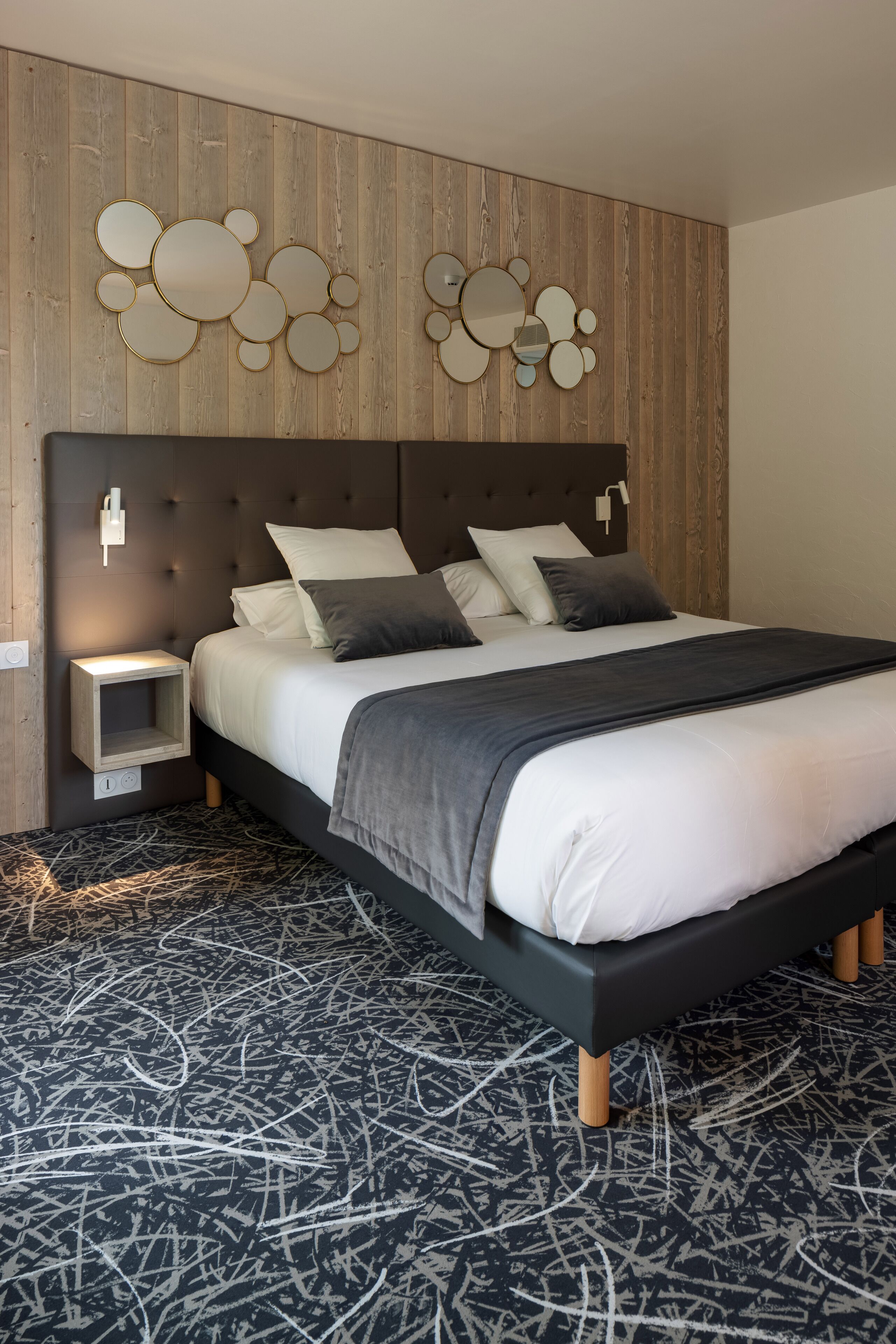 superior double or twin room | 1 bedroom, minibar, individually decorated, soundproofing