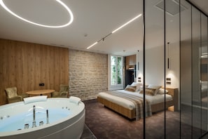 Deluxe Room, Jetted Tub