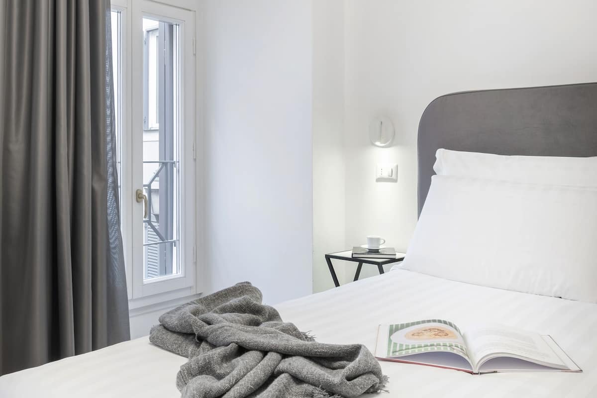 1 chambre, literie de qualité supérieure, couette en duvet d'oie