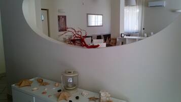 ミニバー、デスク、ベビーベッド (無料)、WiFi (無料)