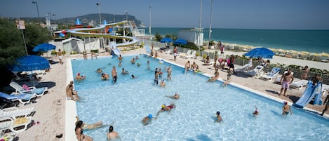 2 piscinas al aire libre