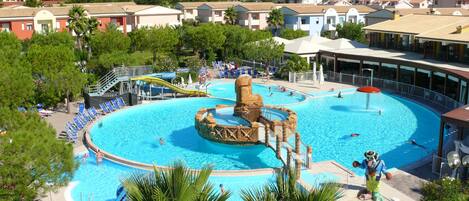 2 piscines extérieures